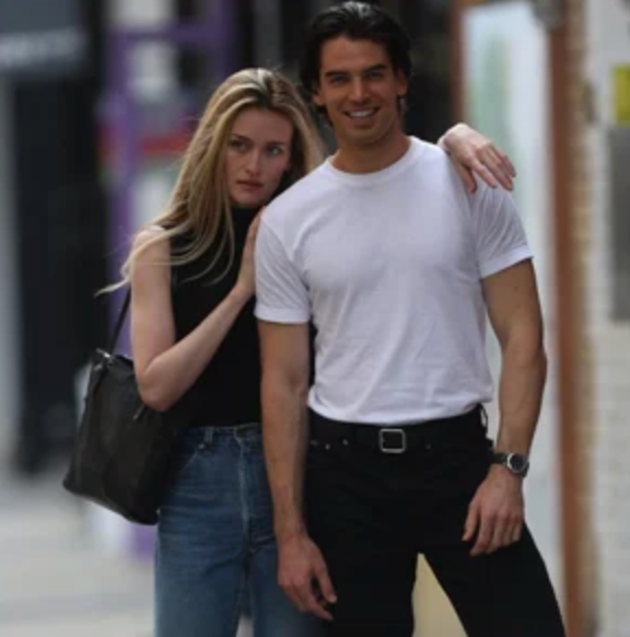 Sarah Pidgeon & Noah Fearnley Get Cozy Filming 'American Love Story' in NYC